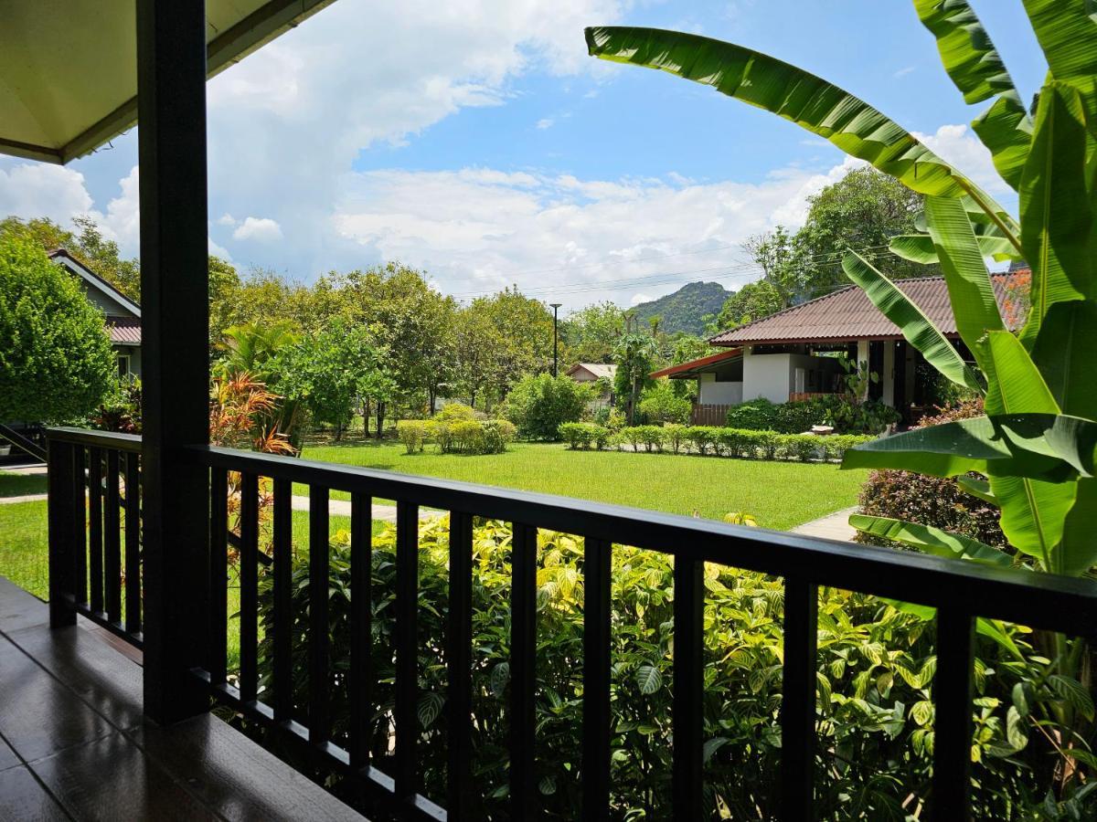 Bearlinbungalow Vang Vieng Exteriör bild